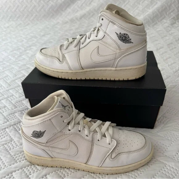 Nike Air Jordan 1 Mid Activewear Sneakers White Size 7Y Unisex Lady 8.5 - Picture 2 of 9